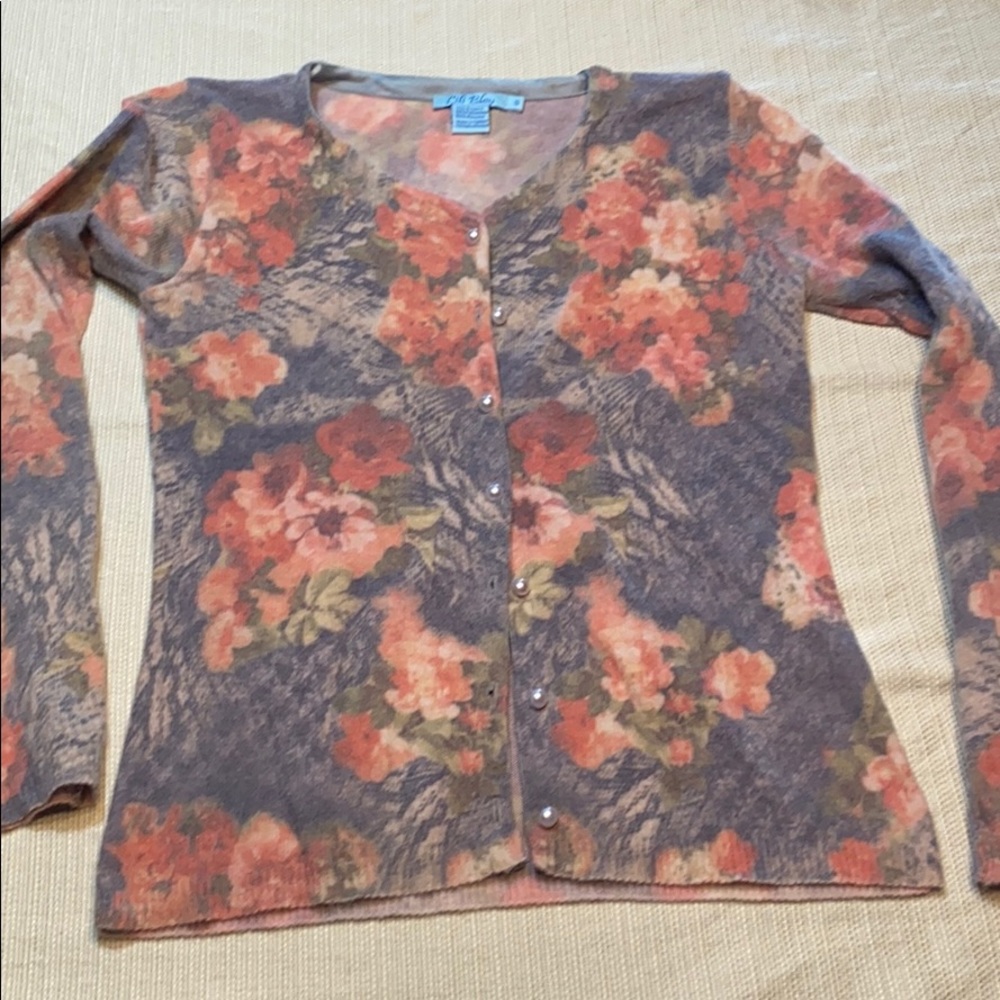 Lili Bleu beautiful sweater pearl buttons small